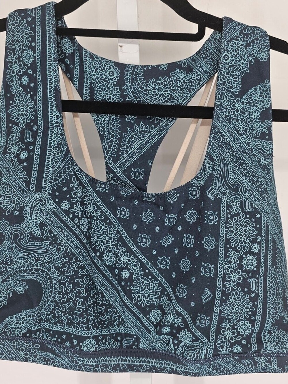 Fabletics Womens Sz XL Racerback Sports Bra Blue Paisley Handkerchief Print